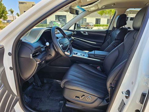 Used 2024 Genesis GV80 2.5T image 17