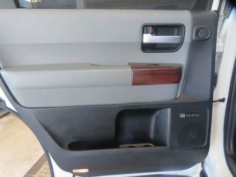 Used 2012 Toyota Sequoia Platinum AWD/4WD image 16