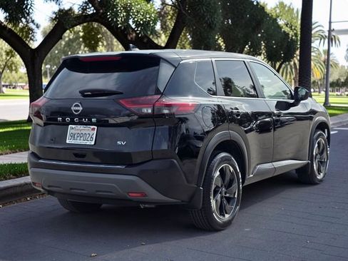 Used 2023 Nissan Rogue SV FWD image 5