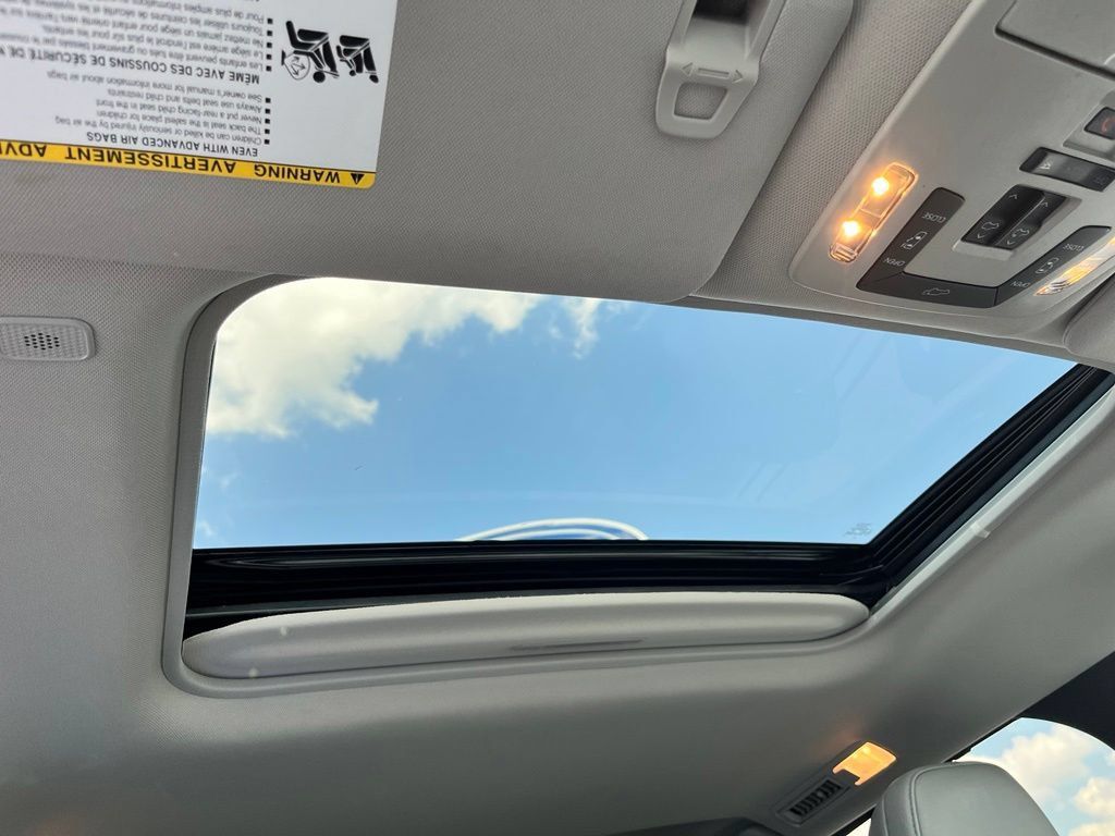 Used 2025 Toyota Sienna XLE FWD image 18