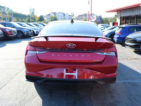 Used 2021 Hyundai Elantra SE image 3