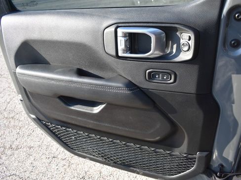 Used 2021 Jeep Wrangler Unlimited Sahara AWD/4WD image 33
