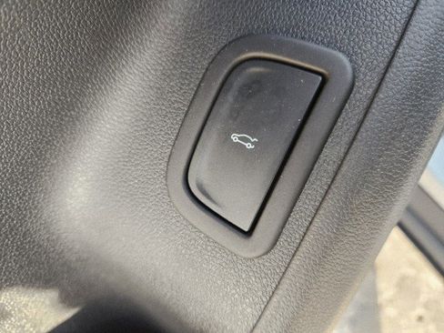 Used 2025 Chevrolet Traverse Z71 image 34