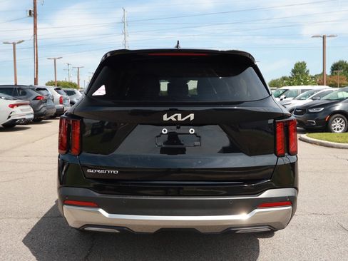 Used 2024 Kia Sorento S FWD image 4