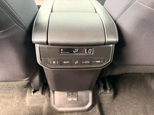 Used 2025 Toyota Highlander LE FWD image 14