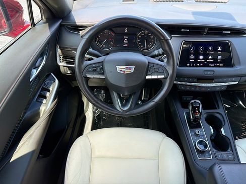 Used 2022 Cadillac XT4 Sport w/ Comfort Package FWD image 17