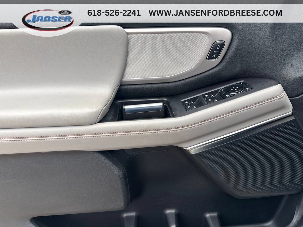 Used 2025 Ford Expedition Active AWD/4WD image 9