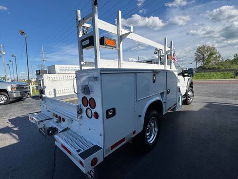 Used 2016 Ford F550 4x4 Regular Cab Super Duty image 5