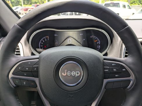 Used 2018 Jeep Grand Cherokee Laredo RWD image 23