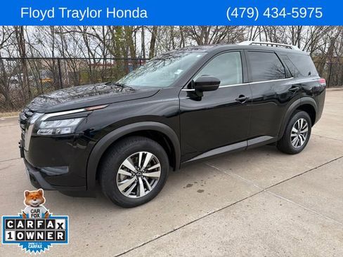 Used 2025 Nissan Pathfinder SL image 1