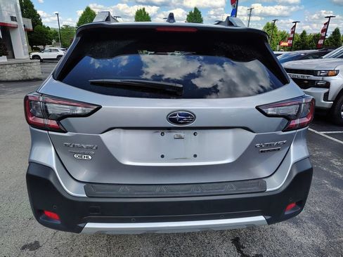 Used 2025 Subaru Outback Touring AWD/4WD image 5