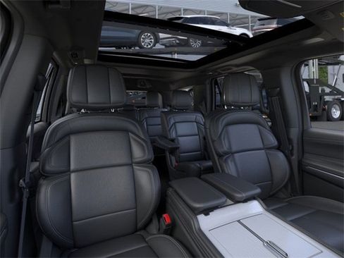 New 2025 Lincoln Navigator Reserve w/ Jet Appearance Package image 10