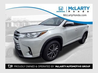 Used 2019 Toyota Highlander XLE FWD video 1