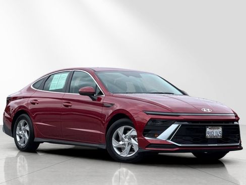 Used 2025 Hyundai Sonata SE FWD image 2