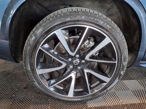 Used 2023 Volvo XC90 B6 Plus image 9