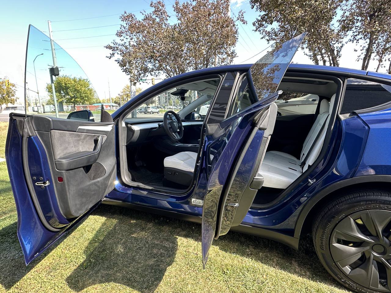 Used 2024 Tesla Model Y Long Range AWD/4WD image 19