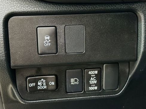 Used 2023 Toyota Tacoma TRD Off-Road image 10