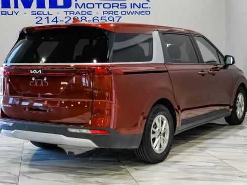 Used 2023 Kia Carnival LX FWD image 11