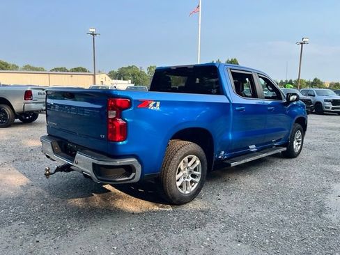 Used 2022 Chevrolet Silverado 1500 LT w/ Z71 Off-Road Package AWD/4WD image 6