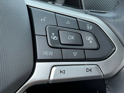 Certified 2024 Volkswagen Atlas Cross Sport SEL R-Line AWD/4WD image 31