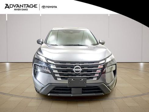 Used 2024 Nissan Rogue SV AWD/4WD image 3
