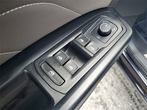 Certified 2021 Volkswagen Atlas SEL Premium image 17