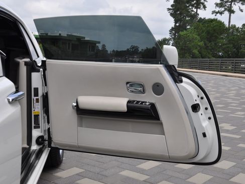 Used 2009 Rolls-Royce Phantom Coupe image 14