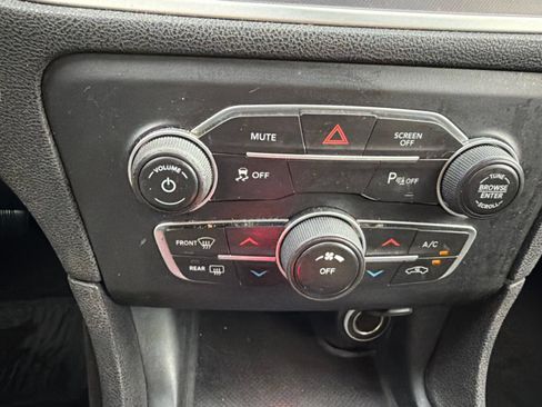 Used 2019 Dodge Charger SXT w/ Plus Group RWD image 11