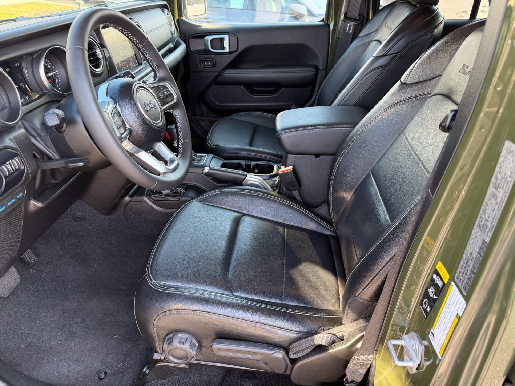 Used 2022 Jeep Wrangler Unlimited Sahara AWD/4WD image 3