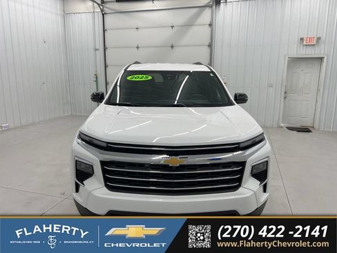 Used 2025 Chevrolet Traverse LT w/ Driver Confidence Package FWD image 7