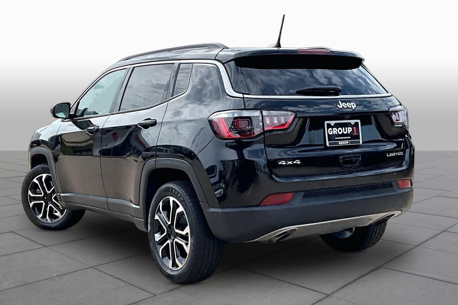 Used 2023 Jeep Compass Limited AWD/4WD image 11