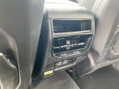Used 2023 Jeep Grand Cherokee Limited AWD/4WD image 19