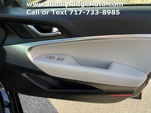 Used 2023 Genesis G70 2.0T image 21