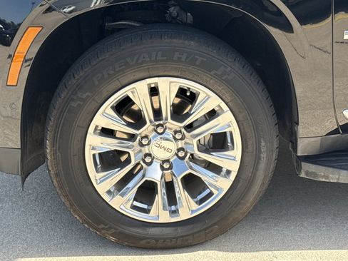 Used 2025 GMC Yukon Denali AWD/4WD image 17