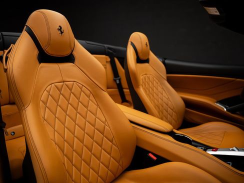 Used 2015 Ferrari California T RWD image 67