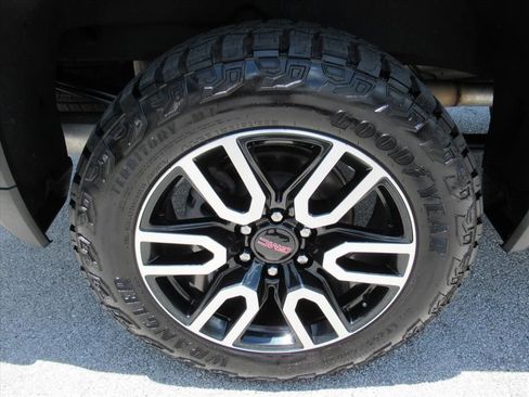Used 2022 GMC Sierra 1500 AT4 w/ AT4 Premium Package AWD/4WD image 8