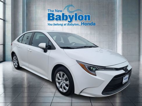 Used 2023 Toyota Corolla LE image 6