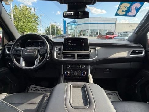 Used 2023 GMC Yukon SLT AWD/4WD image 3