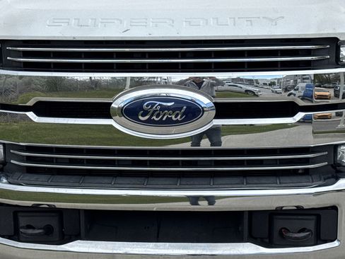 Used 2018 Ford F350 Lariat w/ Lariat Ultimate Package AWD/4WD image 9
