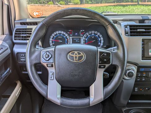 Used 2018 Toyota 4Runner Limited AWD/4WD image 6