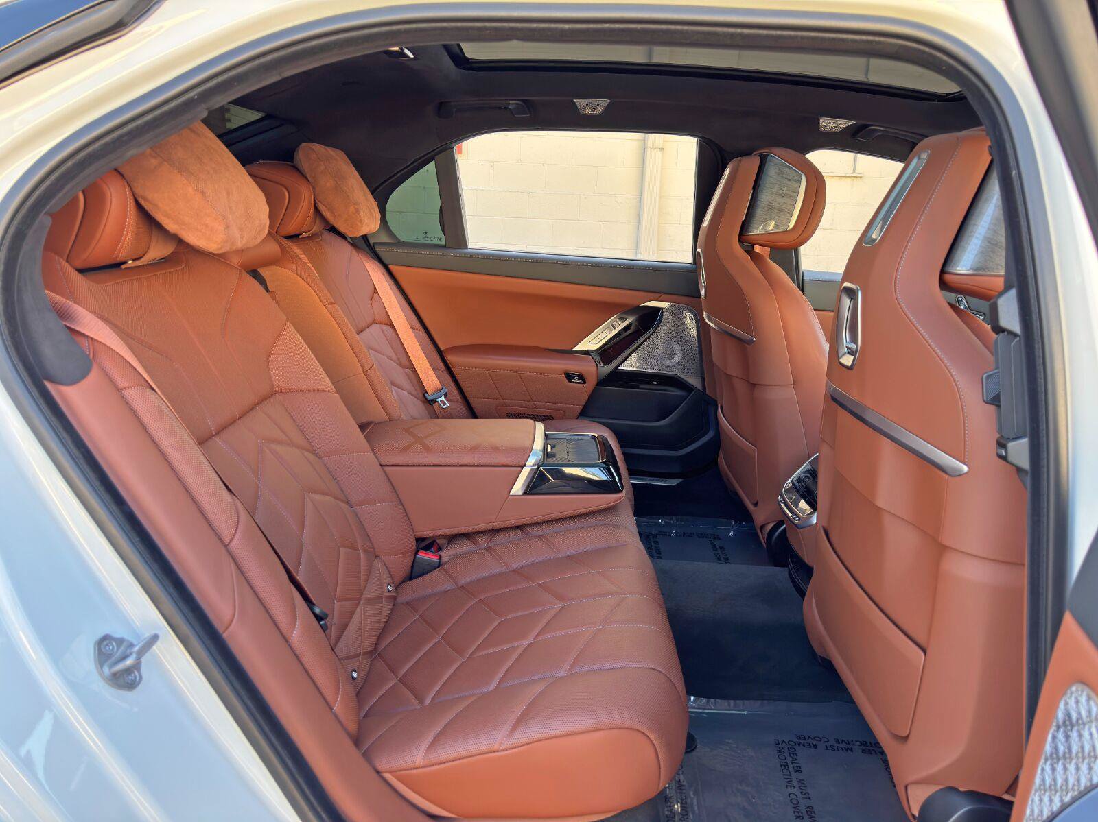 Used 2024 BMW i7 xDrive60 AWD/4WD image 49