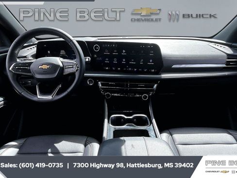 Used 2026 Chevrolet Traverse LT FWD image 13