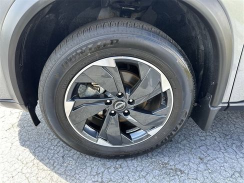 Used 2025 Nissan Rogue SV image 10