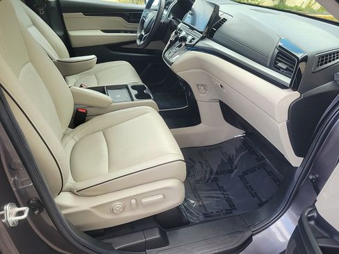 Used 2025 Honda Odyssey Touring image 12