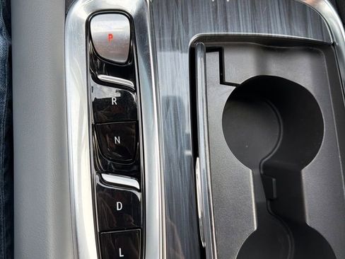 Used 2024 Buick Enclave Essence image 27