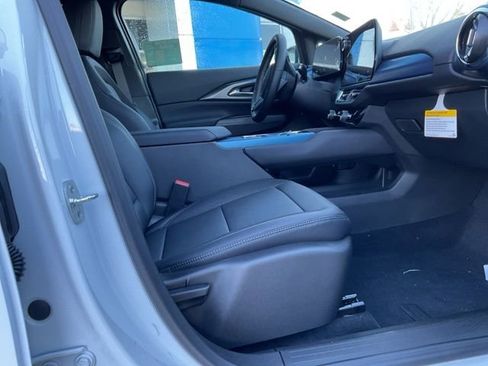New 2026 Chevrolet Equinox EV LT image 16