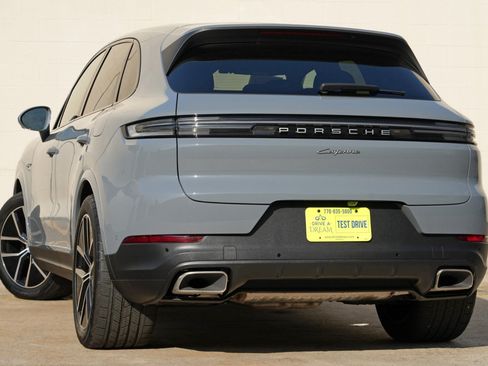 Used 2025 Porsche Cayenne E-Hybrid w/ Premium Package Plus AWD/4WD image 6