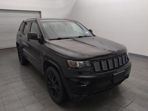 Used 2019 Jeep Grand Cherokee Altitude AWD/4WD image 13