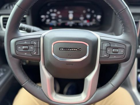 Used 2023 GMC Yukon Denali AWD/4WD image 13