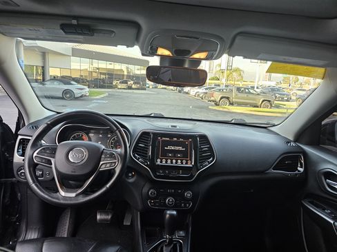 Used 2019 Jeep Cherokee Limited w/ Luxury Group image 11